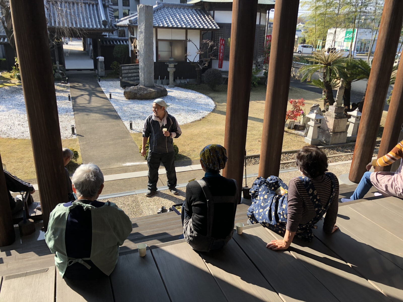 暮れのお寺掃除