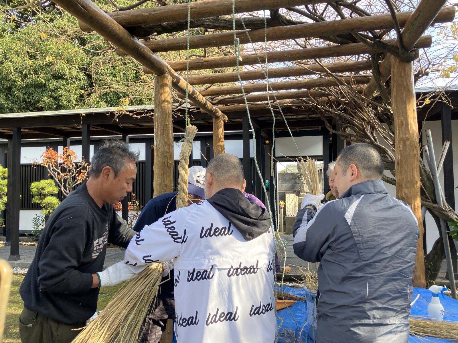 今年も納めました　天神さまの〝しめ縄〟掛け替え　−令和7年12月−